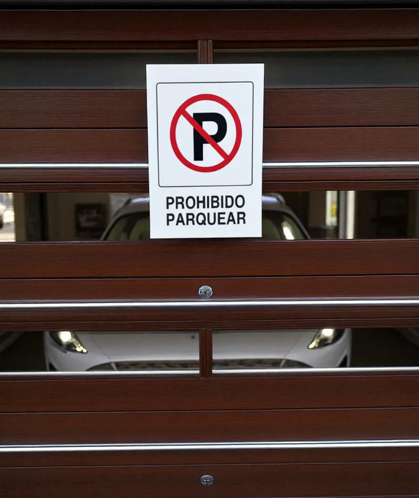 [52987] Cartel Prohibido Parquear 30*20Cm